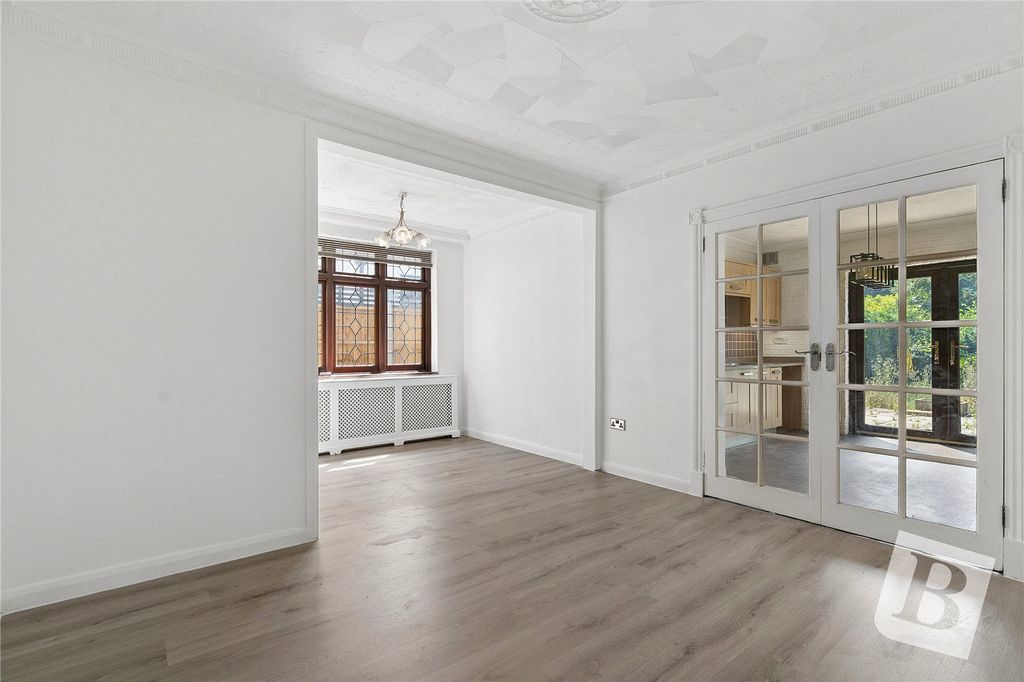Property photo 3 of 19 Dining Room