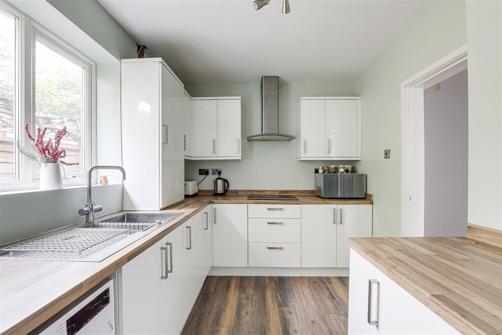 Property photo 2 of 16 1588.Jpg