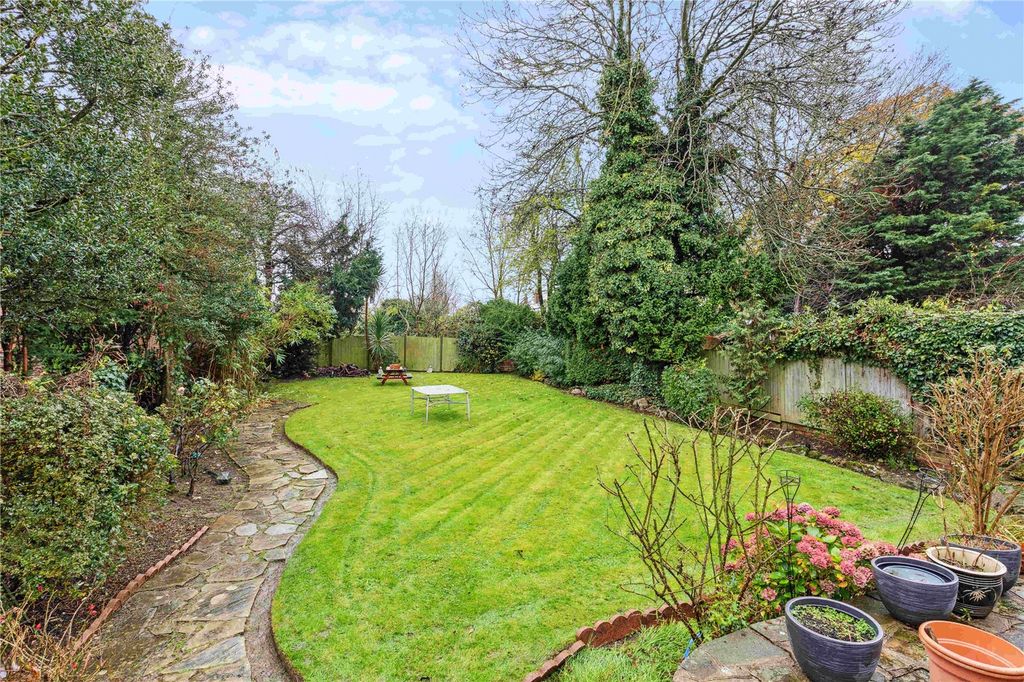 Property photo 2 of 16 Garden