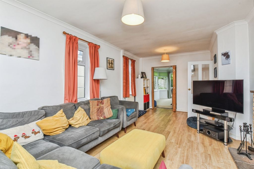 Property photo 2 of 17
