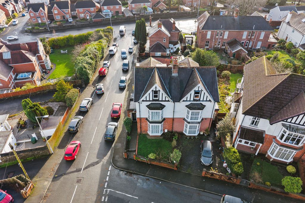 Property photo 2 of 29