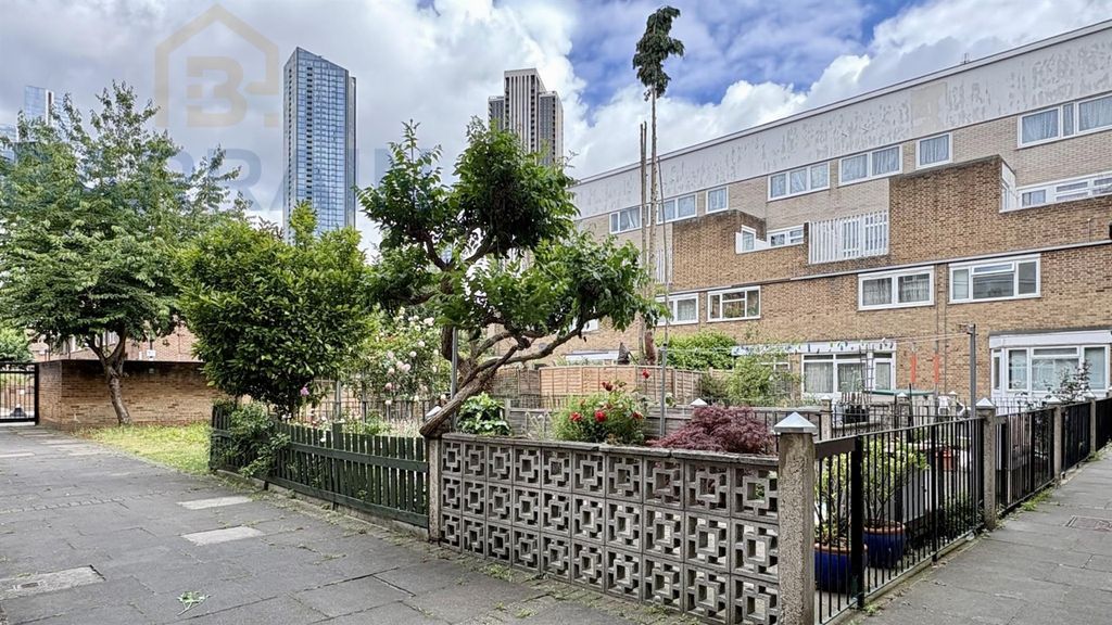 Property photo 1 of 8 Property For Sale In Cross Harbour - Barrain London