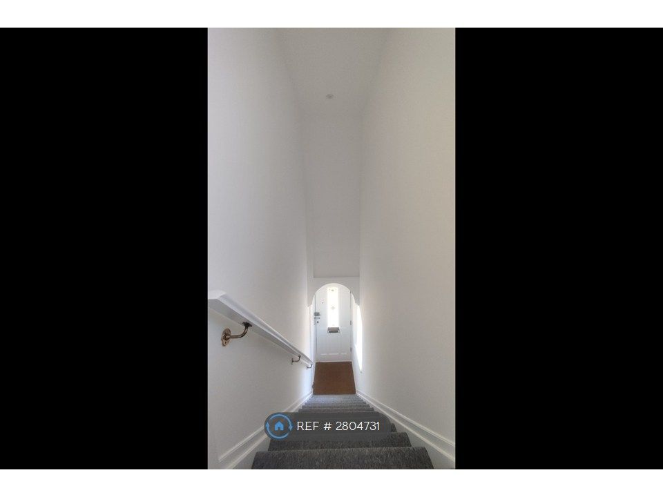 Property photo 3 of 21 Spacious Entrance Hallway