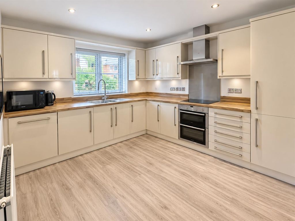 Property photo 3 of 15 Kitchen 1.Png