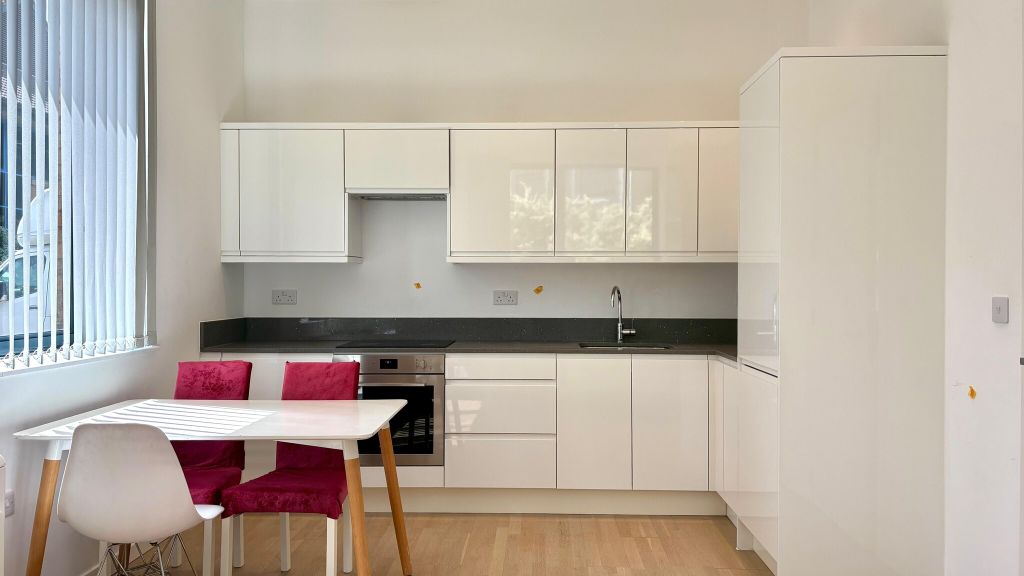 Property photo 2 of 10 Kitchen