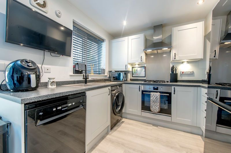 Property photo 3 of 19 Kitchen/Dining Room