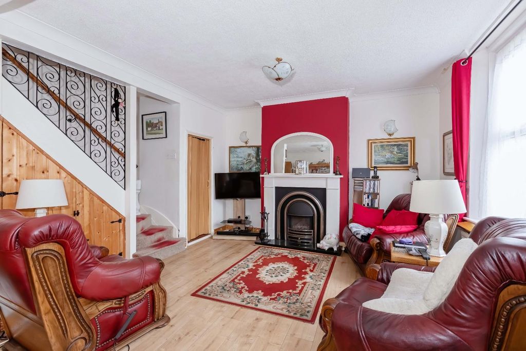 Property photo 2 of 22 Freshbrook Rd_4.Jpg