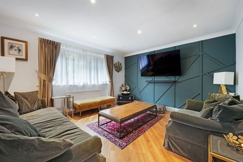 Property photo 2 of 42