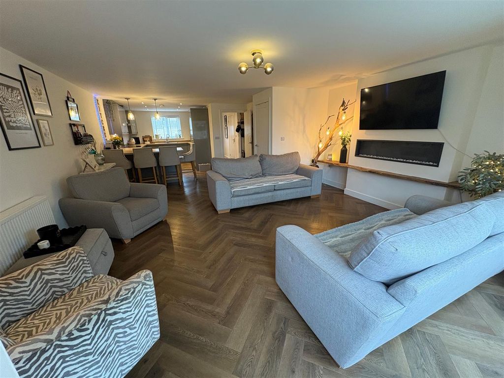 Property photo 2 of 26