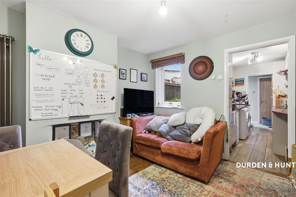 Property photo 3 of 13 Cedars Road