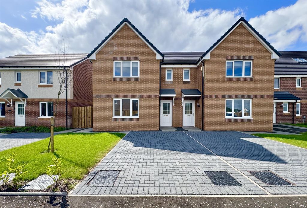 Property photo 1 of 16 External