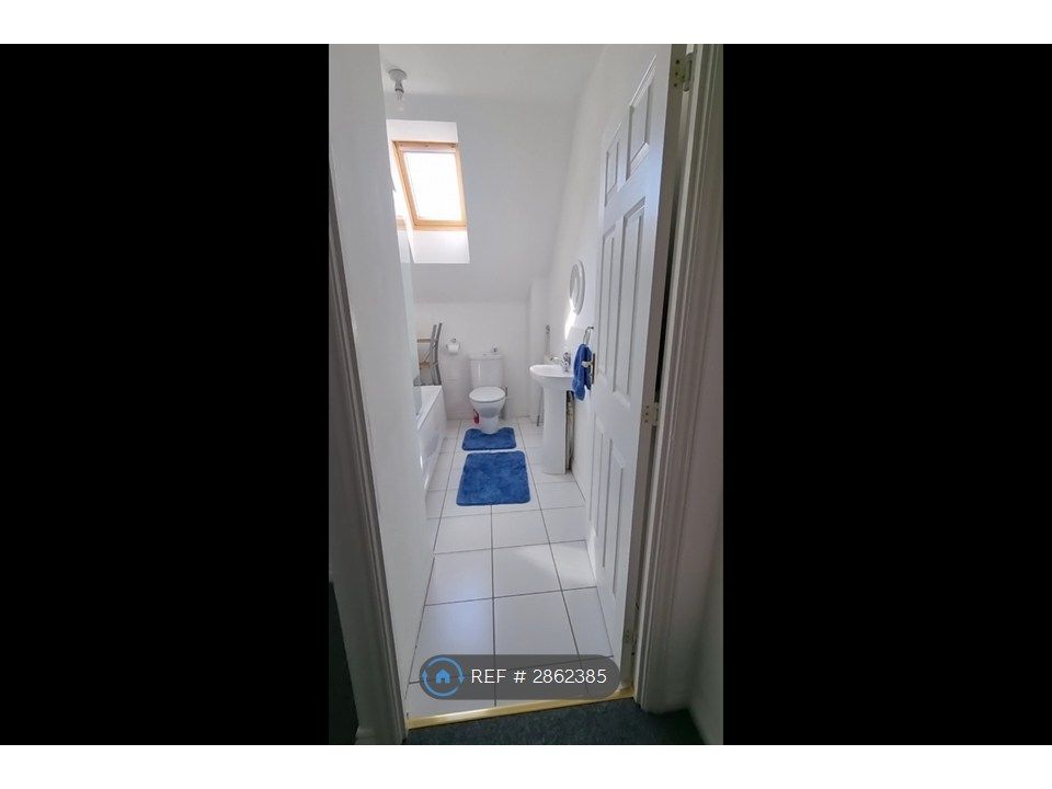 Property photo 3 of 6 Shared Bathroom