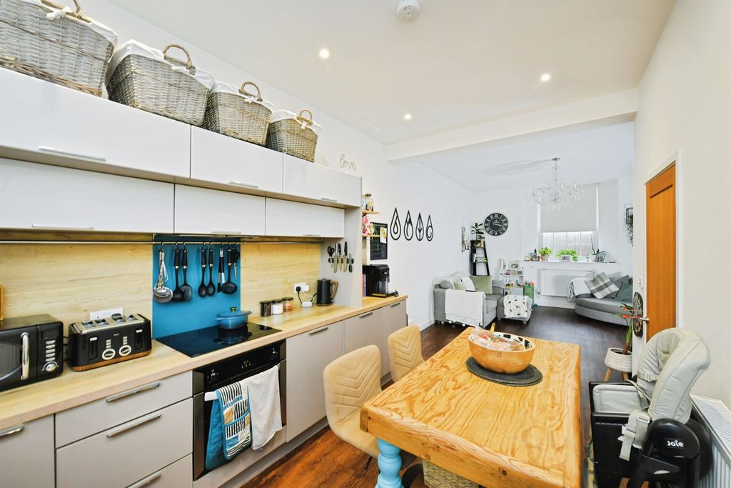 Property photo 2 of 17 Kitchen