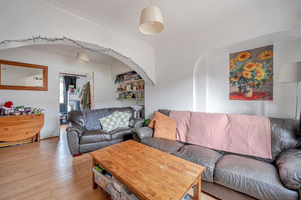 Property photo 2 of 18