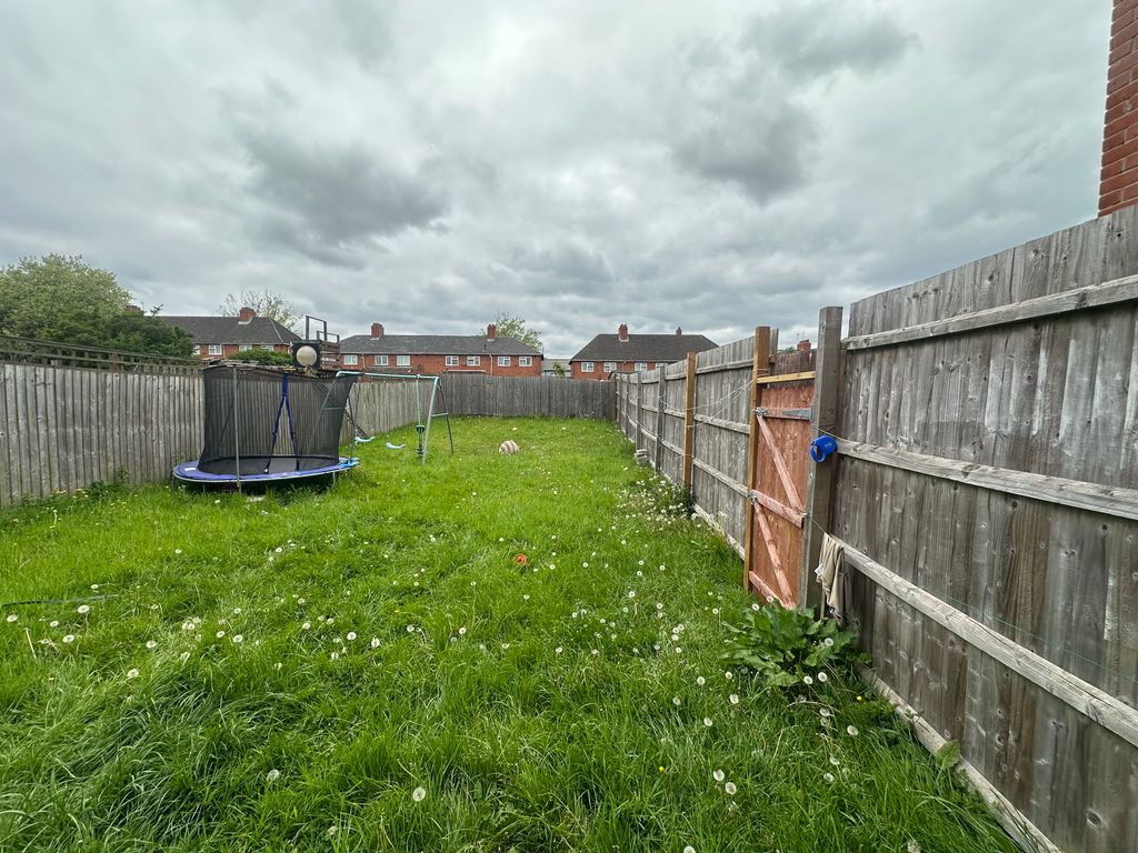 Property photo 2 of 11 Garden