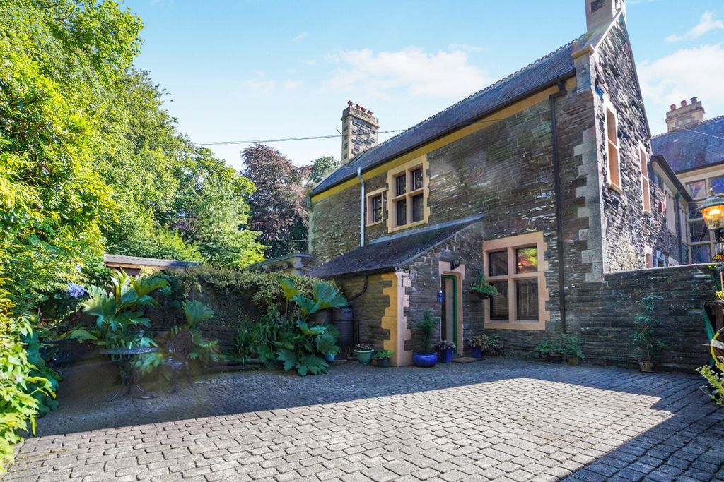 Property photo 2 of 38