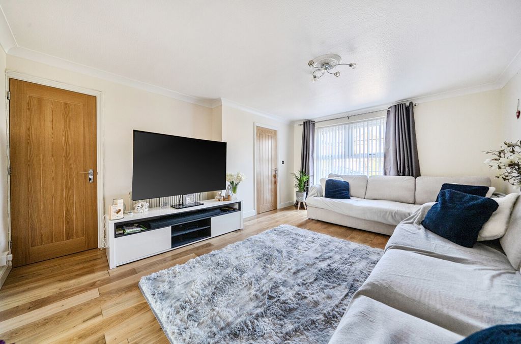 Property photo 3 of 14 1430927-2-69Bc3d1...