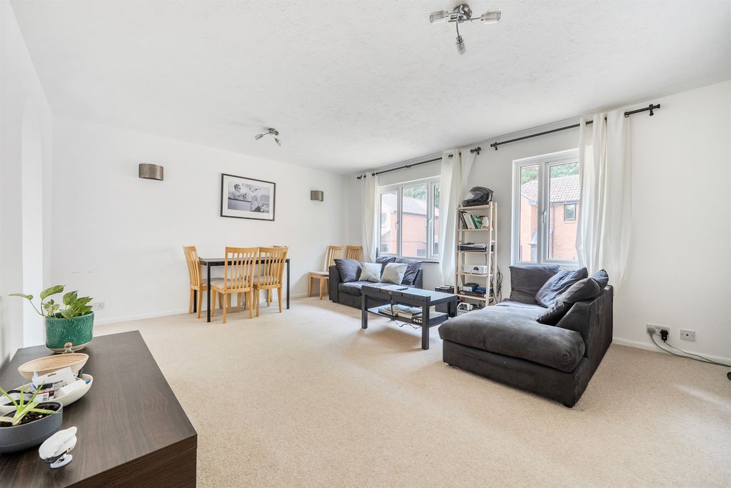 Property photo 3 of 12