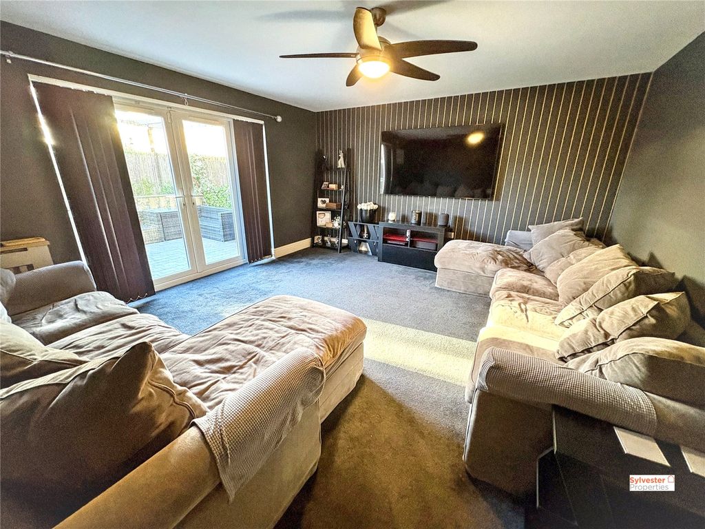 Property photo 2 of 33 Picture No. 24