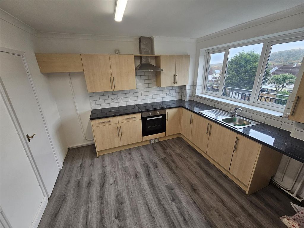 Property photo 2 of 14 Kitchen Breakfast Room