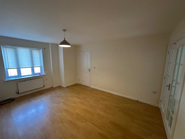 Property photo 3 of 11 Lounge