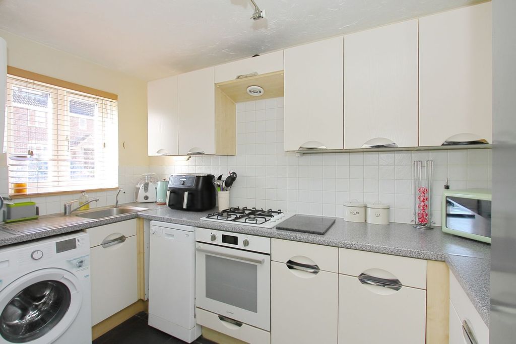 Property photo 3 of 20