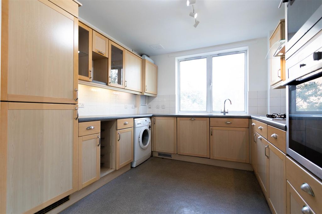 Property photo 2 of 10 Kitchen.Jpg