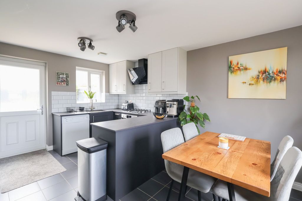 Property photo 2 of 21 Kitchen/Diner