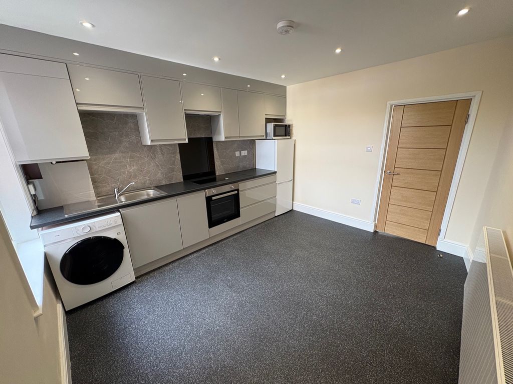 Property photo 3 of 19 Image