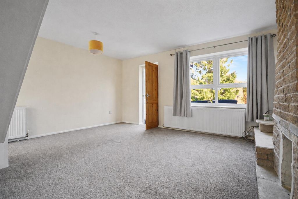 Property photo 2 of 21 Lounge