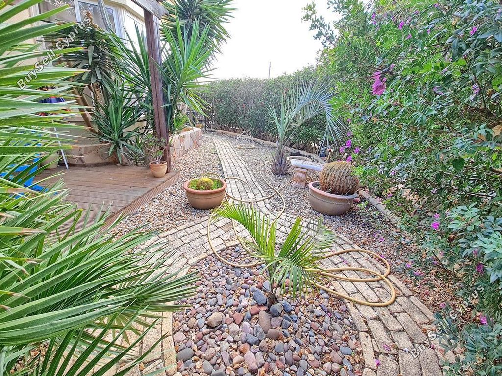 Property photo 2 of 37