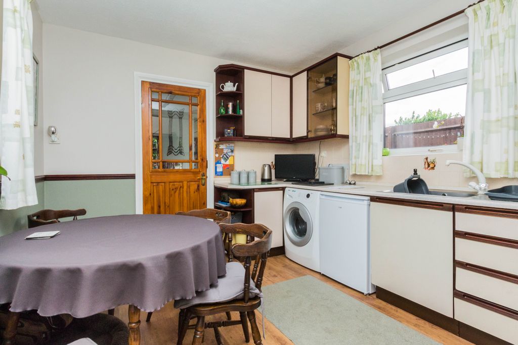Property photo 2 of 12 Kitchen/Breakfast Room