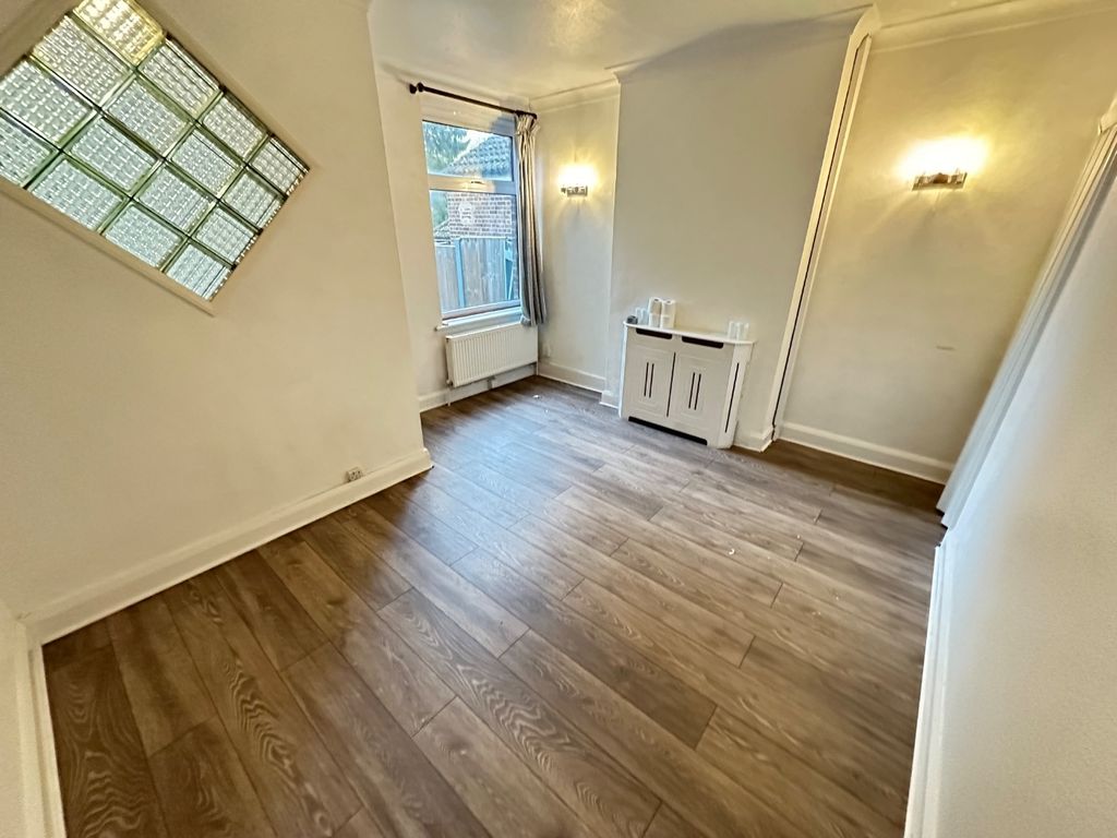 Property photo 3 of 9 4678743