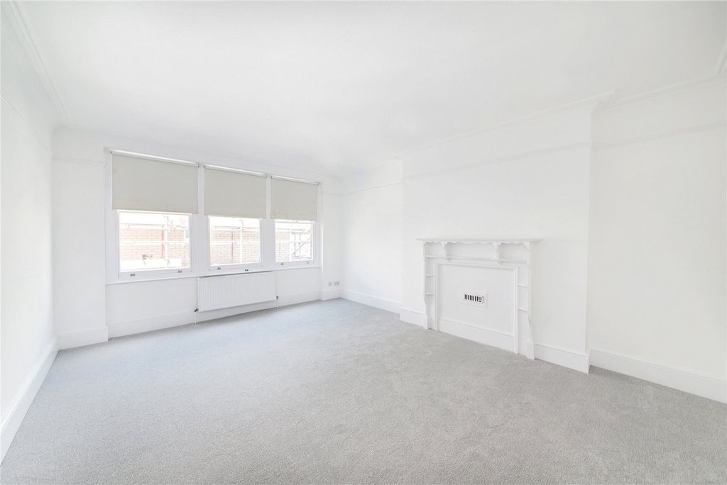 Property photo 1 of 9 Long Acre