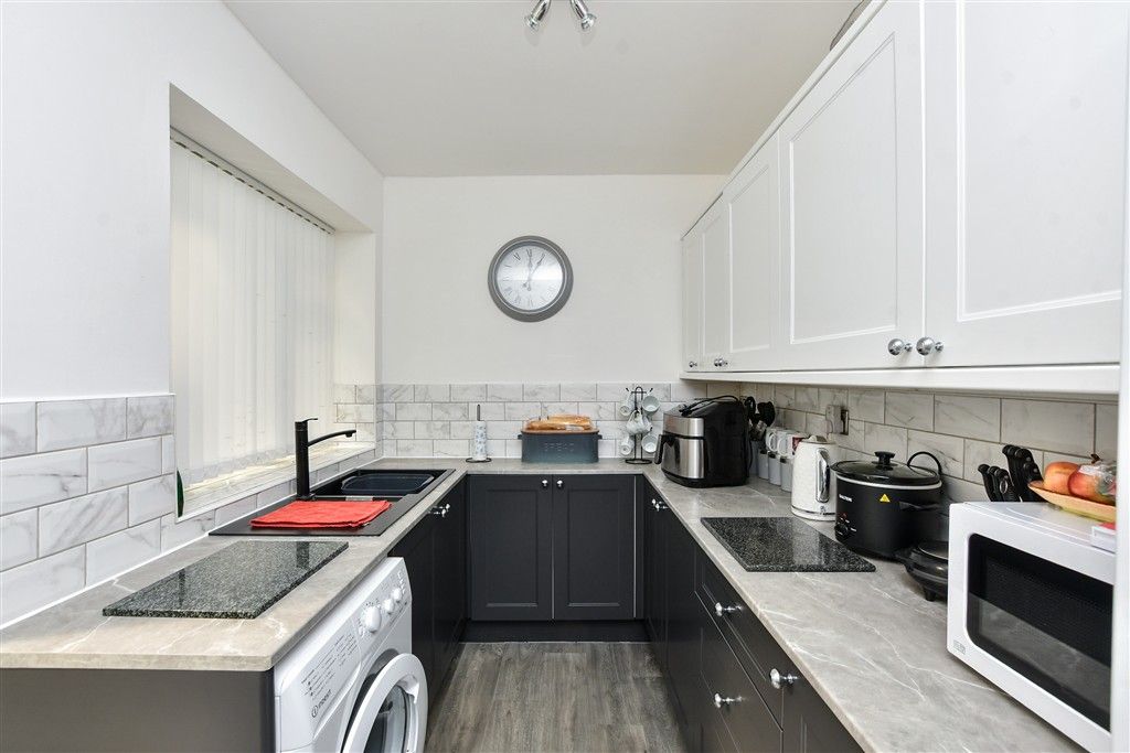 Property photo 2 of 11 Kitchen