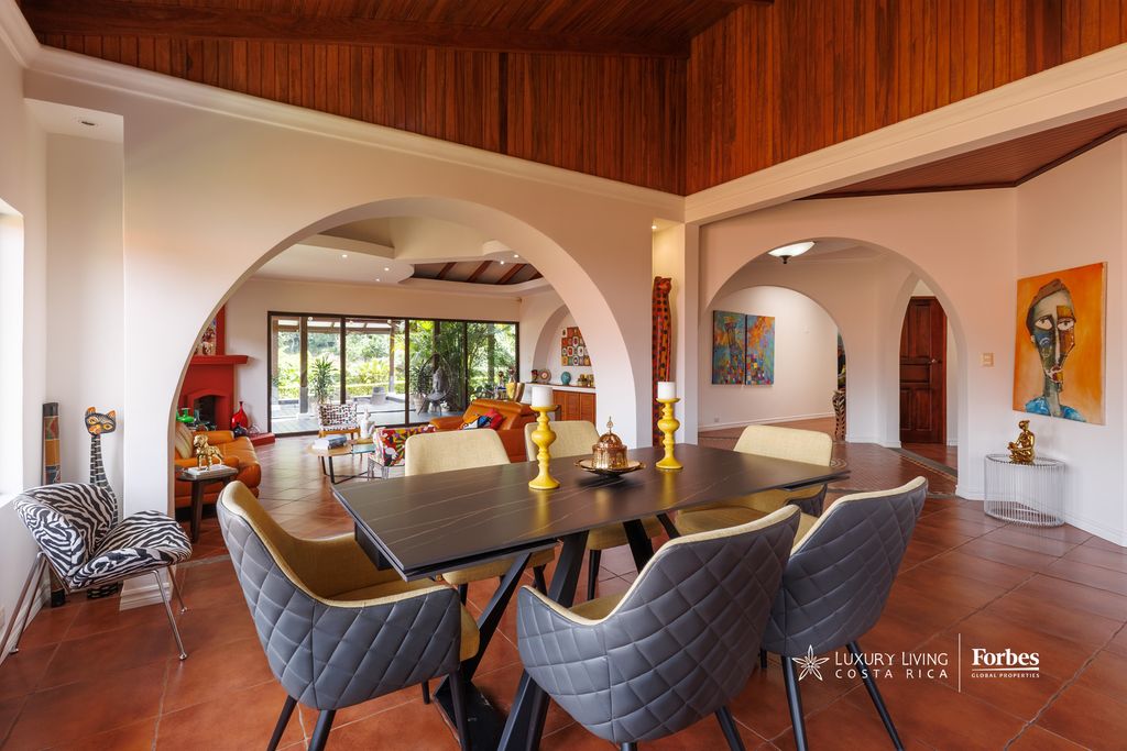 Property photo 3 of 27