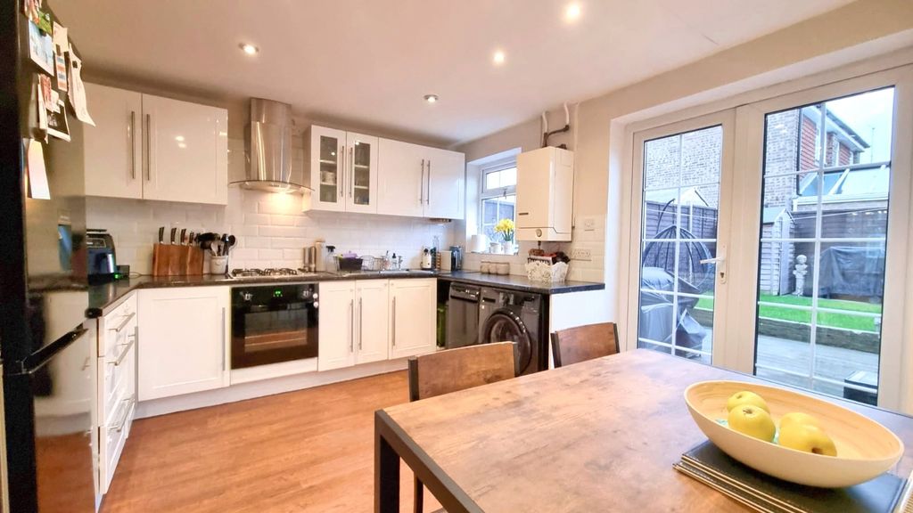 Property photo 3 of 9 Picture No. 04