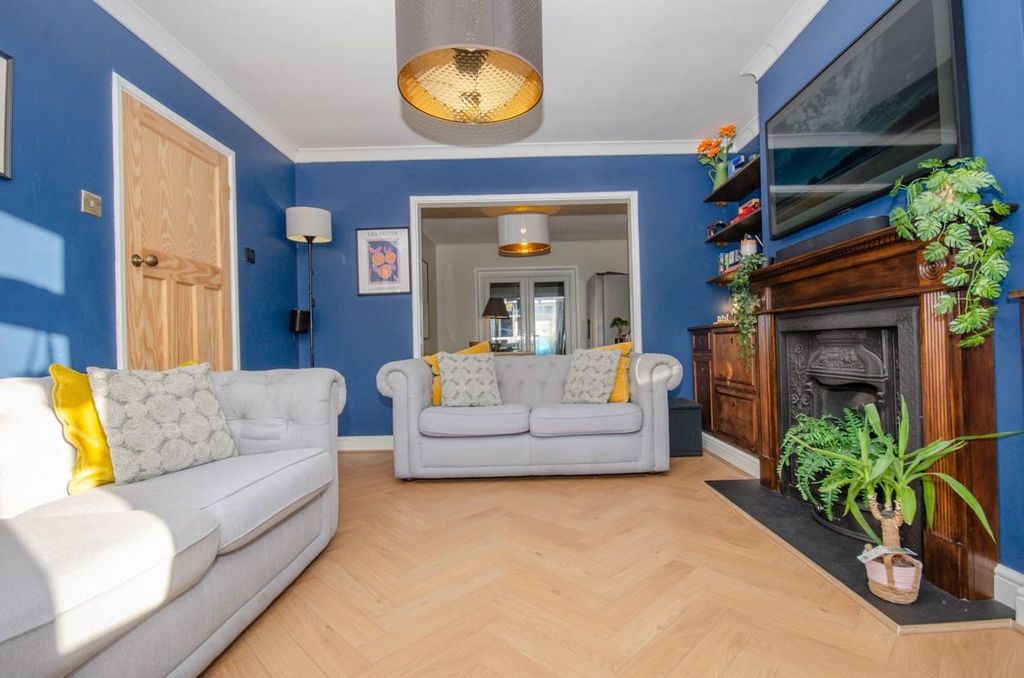 Property photo 2 of 25 Lounge Pic 2.Jpg