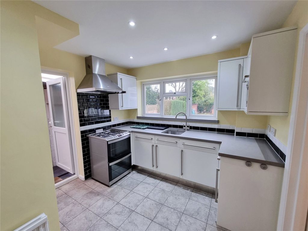 Property photo 2 of 12 Picture No. 11