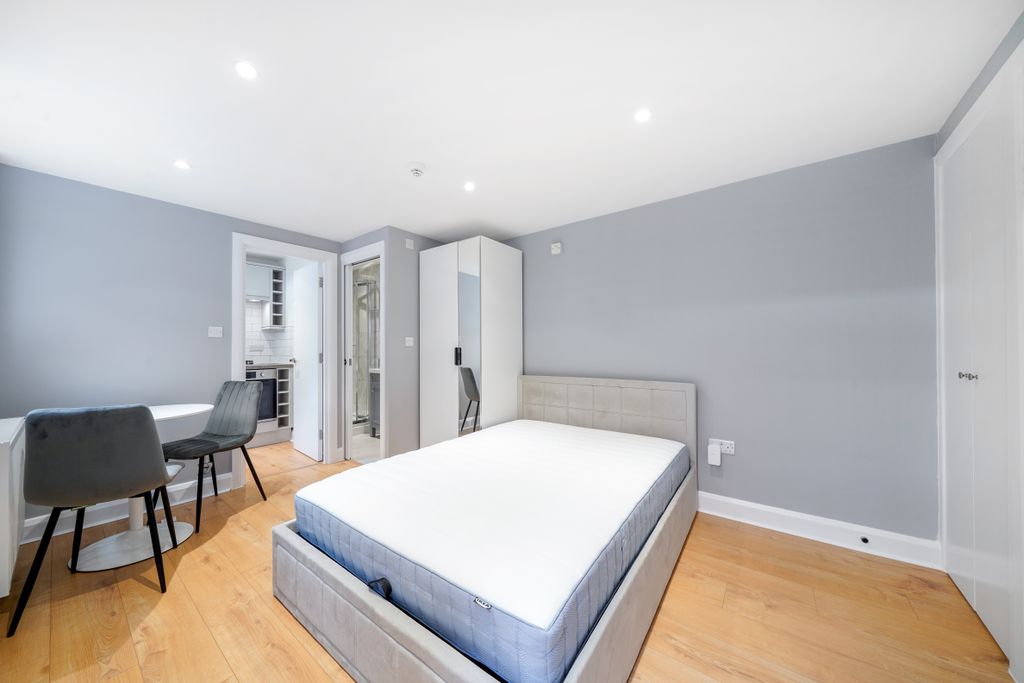 Property photo 2 of 8