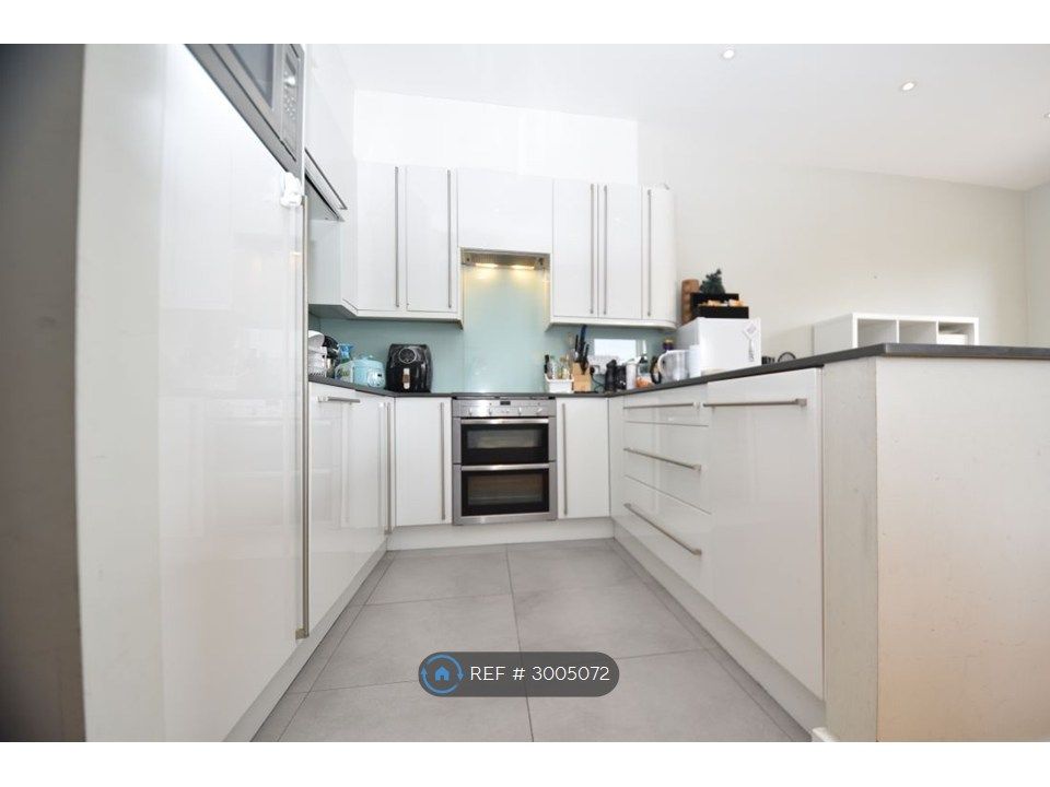 Property photo 3 of 7 Kitchen