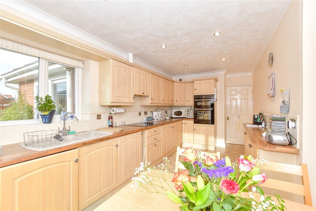 Property photo 3 of 12 Kitchen