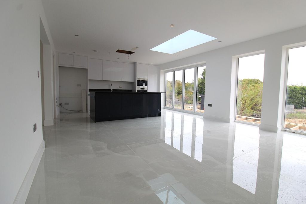 Property photo 3 of 14 Kitchen