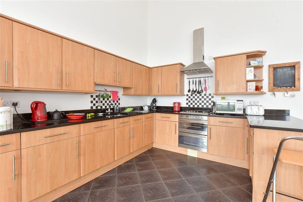 Property photo 1 of 11 Kitchen/ Living Room