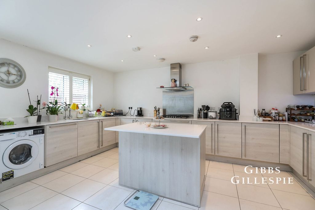 Property photo 2 of 16 Photo