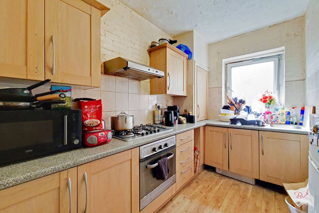 Property photo 3 of 6