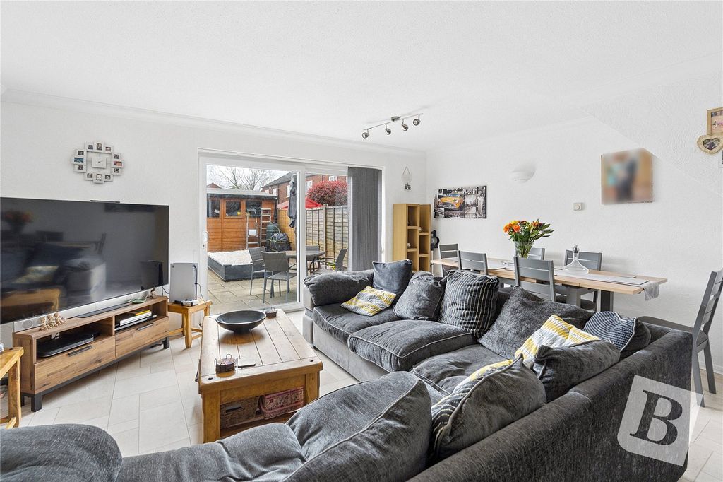 Property photo 2 of 17 Lounge