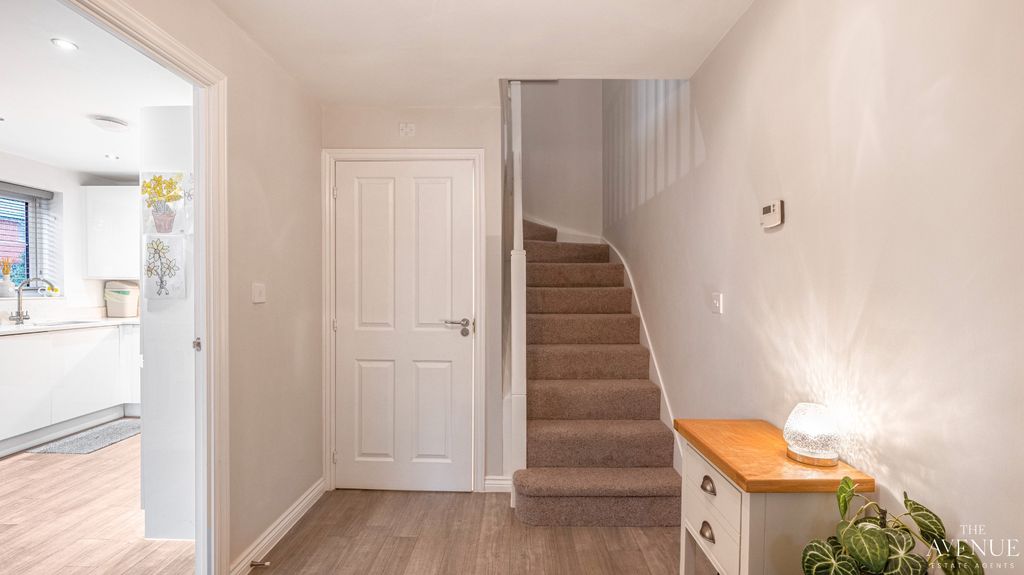 Property photo 2 of 37 4707983