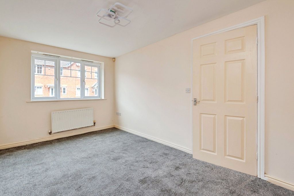 Property photo 3 of 19 Picture No. 02