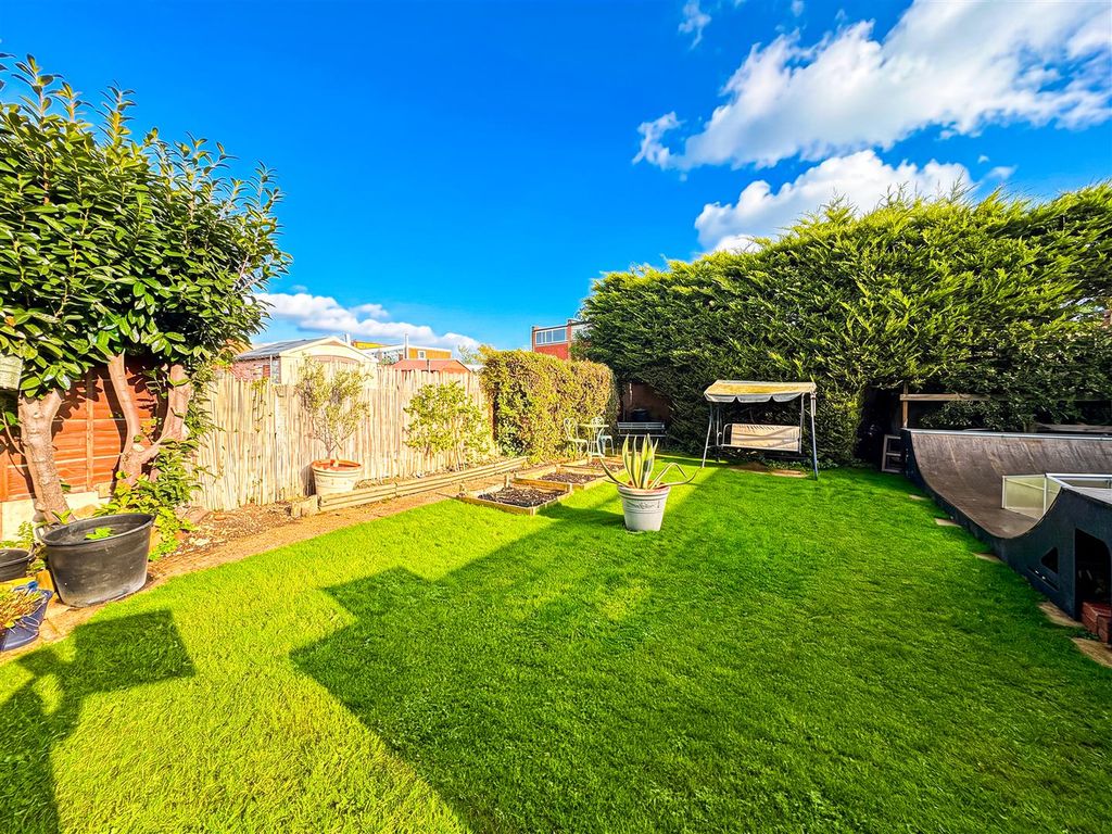 Property photo 2 of 17 Garden